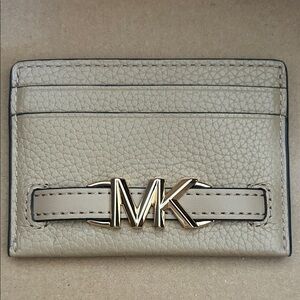 Micheal Kors Card Holder Beautiful Cream Color NWOT